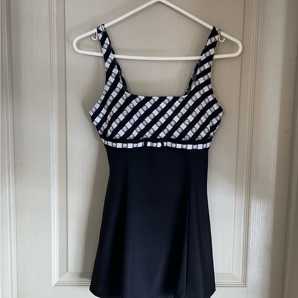 It Figures Swim Dress Built In Bra Tummy Panel Classic Black & White Women’s 10
